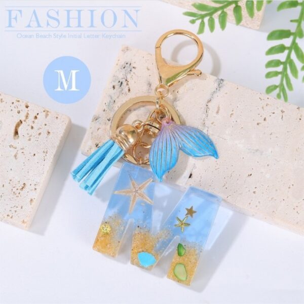 Sleutelhanger letter M zeemeerminstaart schelpen franjes BRL353M
