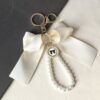Sleutelhanger met strik en parels BRL362K