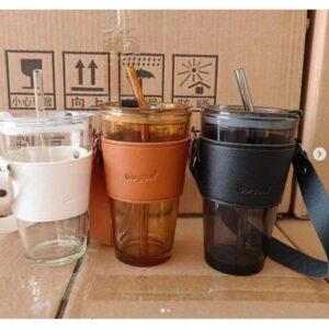 Gekleurde glazen mok voor koffie en thee met rietje en sluiting 450 ml CUP09BR